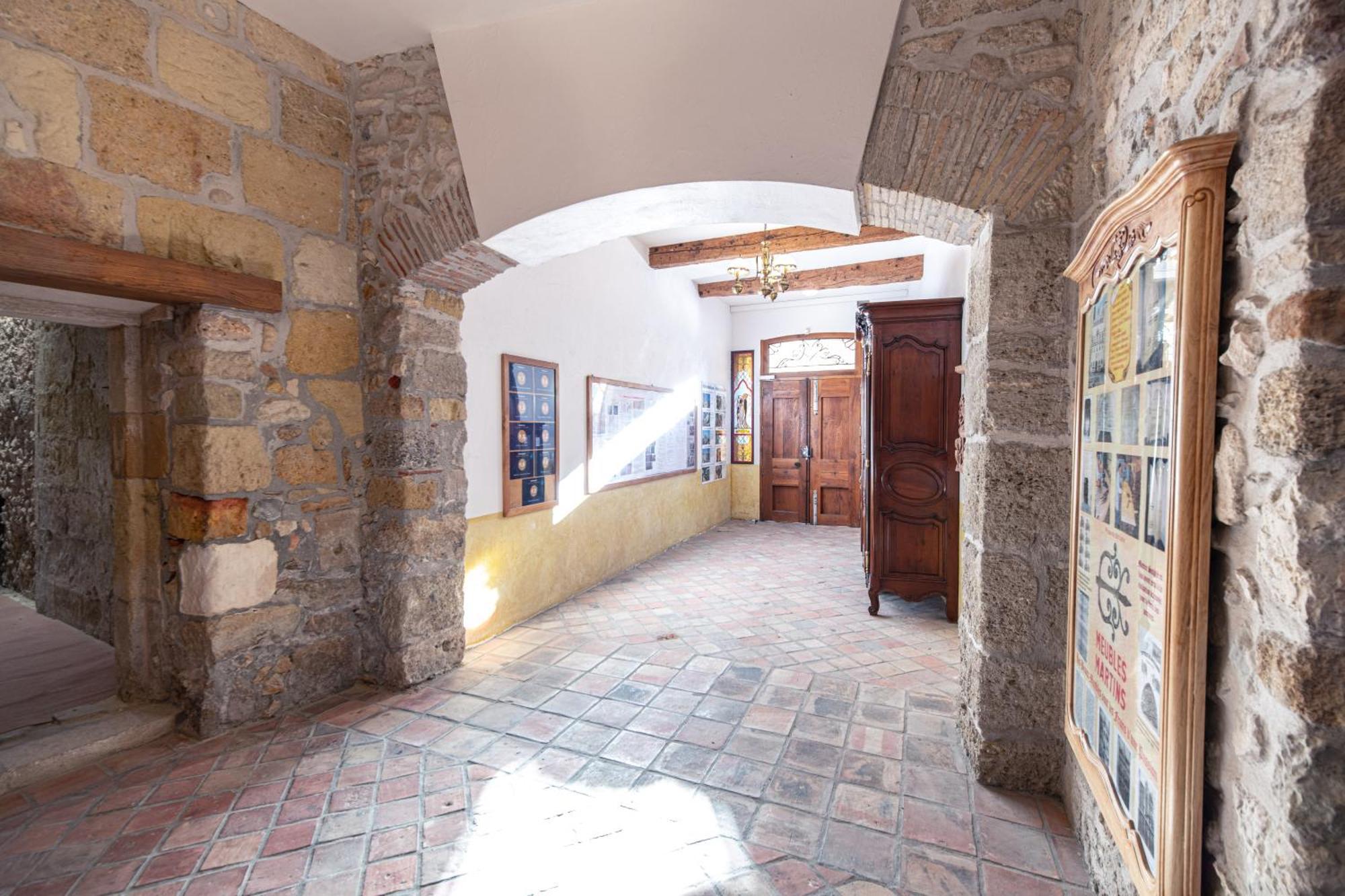 Appartement Familial A Mezzanine Presbytere Dans L'eglise